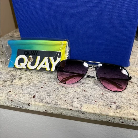 Quay Australia High Key Gradient Sunglasses - Black and Pink - Picture 2 of 2